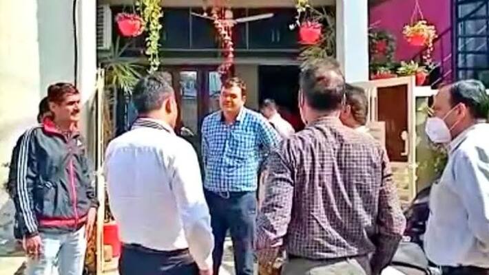 Madhya Pradesh, Lokayukta raids police constable in Jabalpur and found crores of black money Madhya Pradesh, Lokayukta raids police constable in Jabalpur and found crores of black money