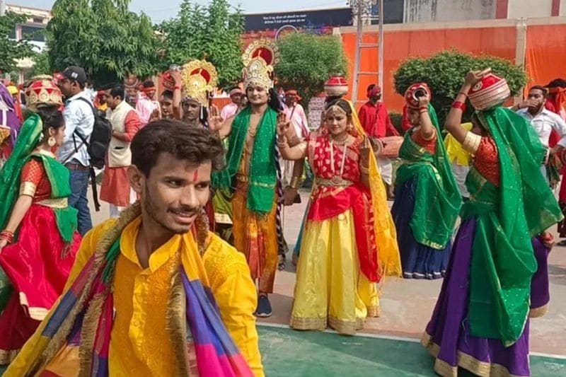 uttar pradesh, diwali 2021, deepotsav celebration in ayodhya, Devotees immersed in devotion