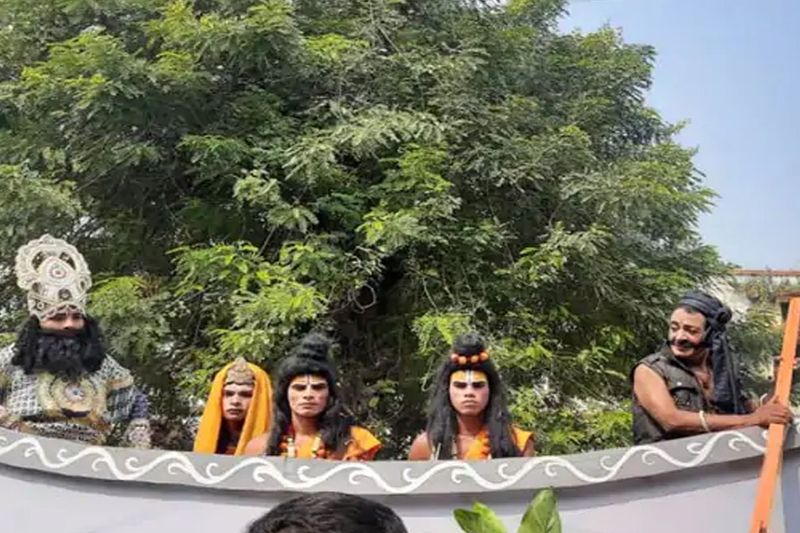 uttar pradesh, diwali 2021, deepotsav celebration in ayodhya, Devotees immersed in devotion