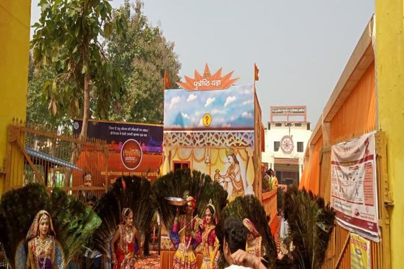uttar pradesh, diwali 2021, deepotsav celebration in ayodhya, Devotees immersed in devotion