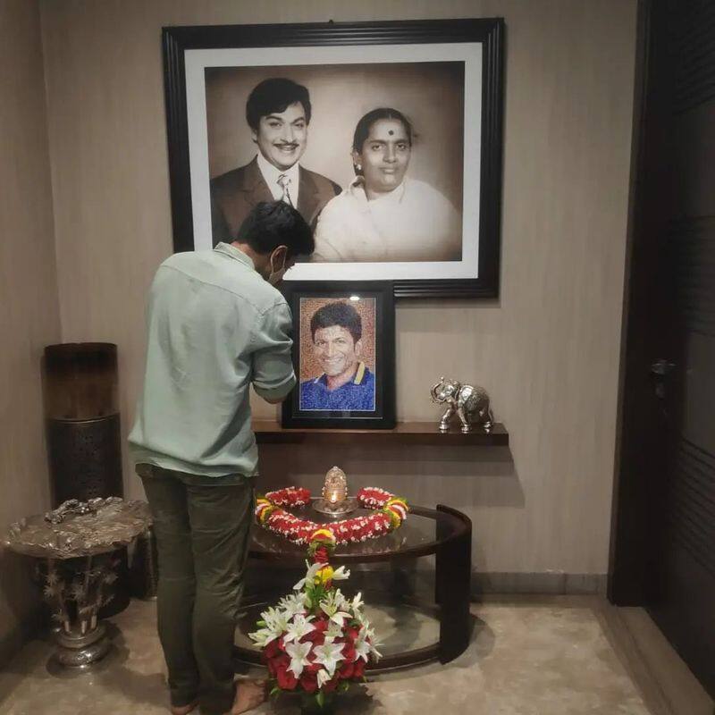 Ram Charan visits Puneeth Rajkumar house and pay condolences