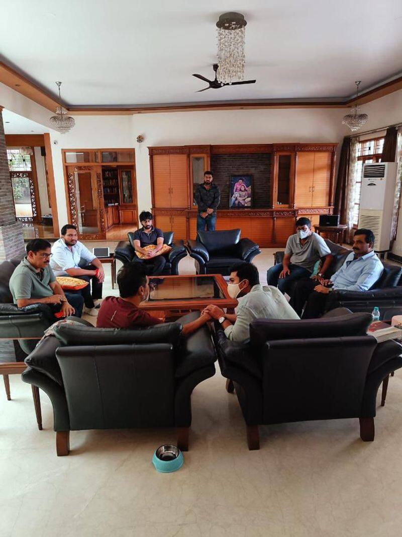 Ram Charan visits Puneeth Rajkumar house and pay condolences