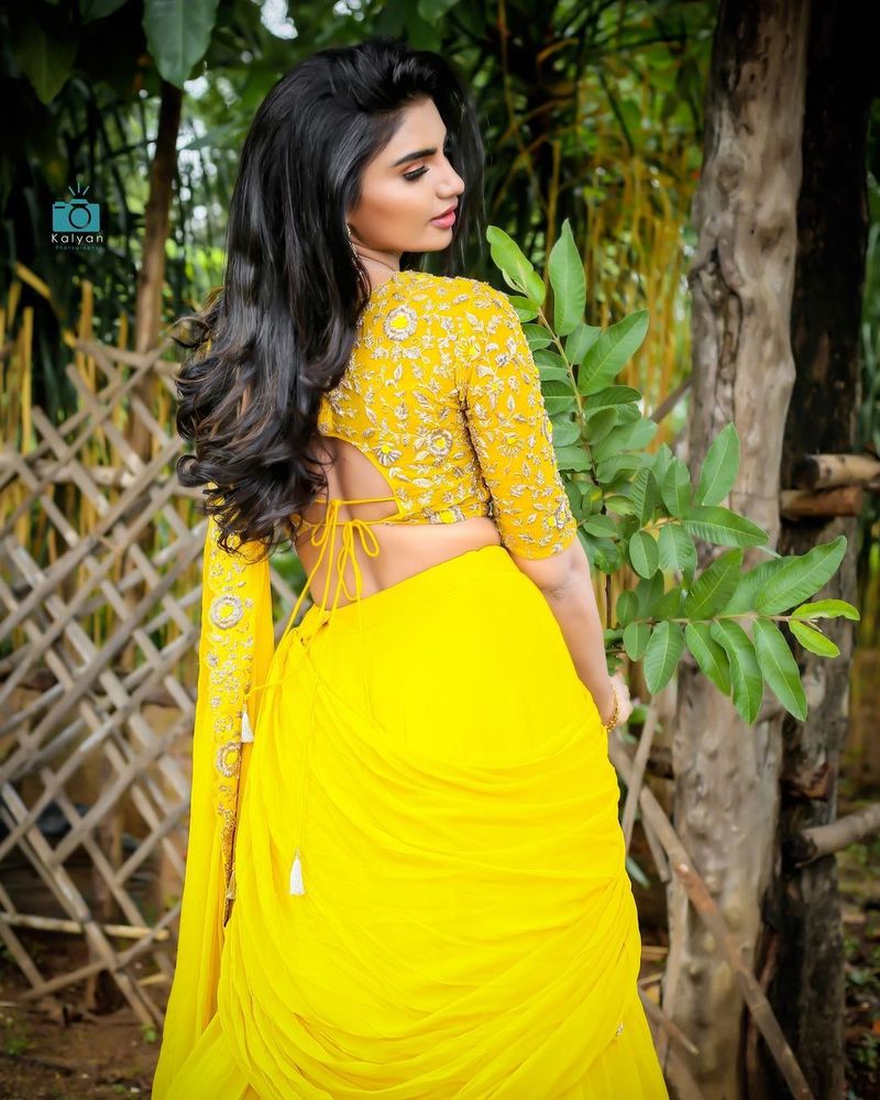 jabardasth varsha diwali treat for fans stuns in traditional wear
