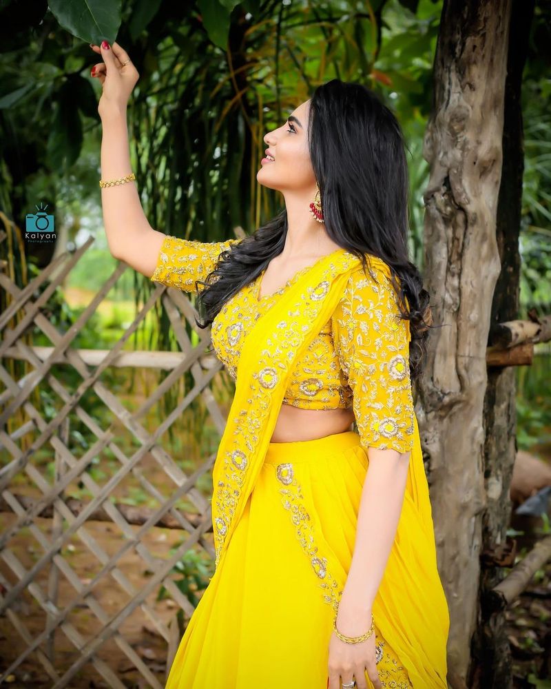 jabardasth varsha diwali treat for fans stuns in traditional wear