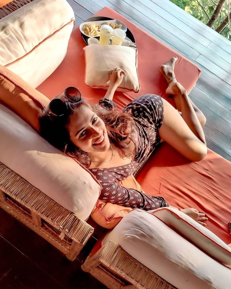 amalapaul showing full leges over load hot bold photo shoot