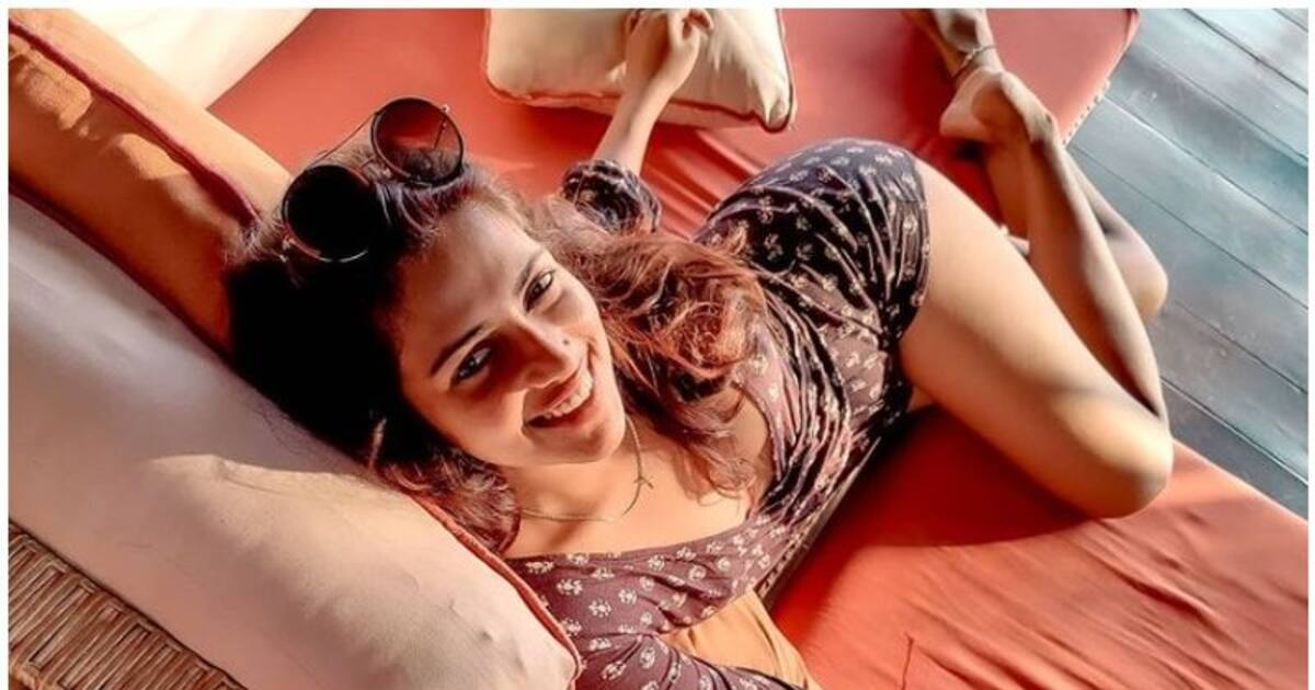 Amala  Paul: வழவழப்பான பாத் ட்ரெஸ்ஸில்...  4 பேருடன் கெட்ட ஆட்டம் போடும் அமலா பால்! ஏங்கி பார்க்கும் இளசுகள்!