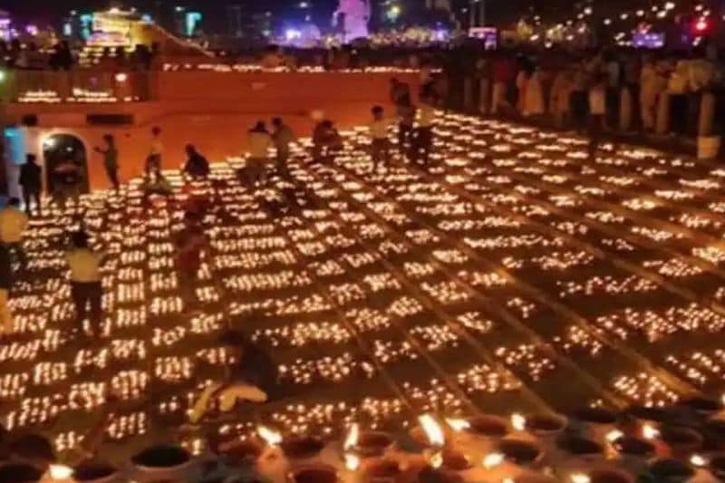 diwali 2021,ayodhya deepotsav, city of lord ram illuminated with the light and lamps