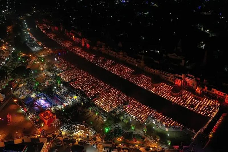 diwali 2021,ayodhya deepotsav, city of lord ram illuminated with the light and lamps