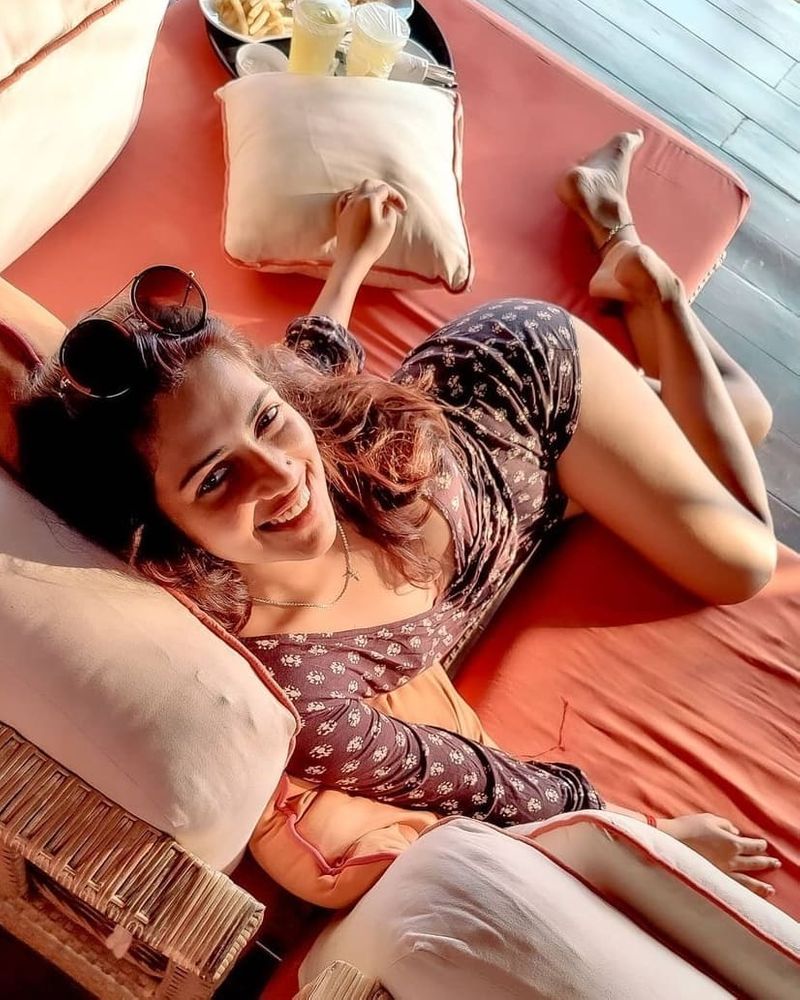 amala paul thighs show in bed hot pose fire on internet