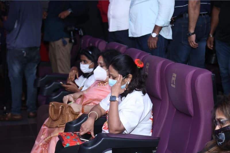 Actor dhanush sivakarthikeyan and more celebraties watch annaathe movie photos