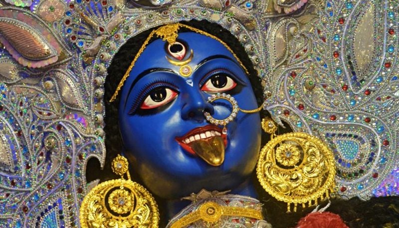 Chief Minister Mamata Banerjee has inaugurated Kali Pujo at Janbazar in central Kolkata RTB