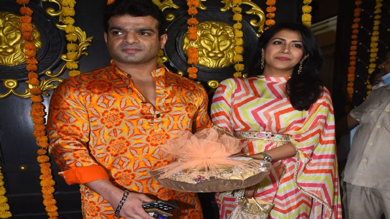 Diwali 2021 Hina Khan Harleen Sethi Karishma Tanna Look Glamorous At Ekta Kapoor Diwali Party