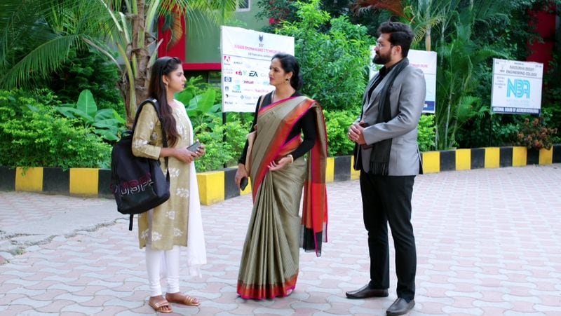 Vasudhara feels hurt when Rishi avoids her in todays guppedantha manasu serial episode