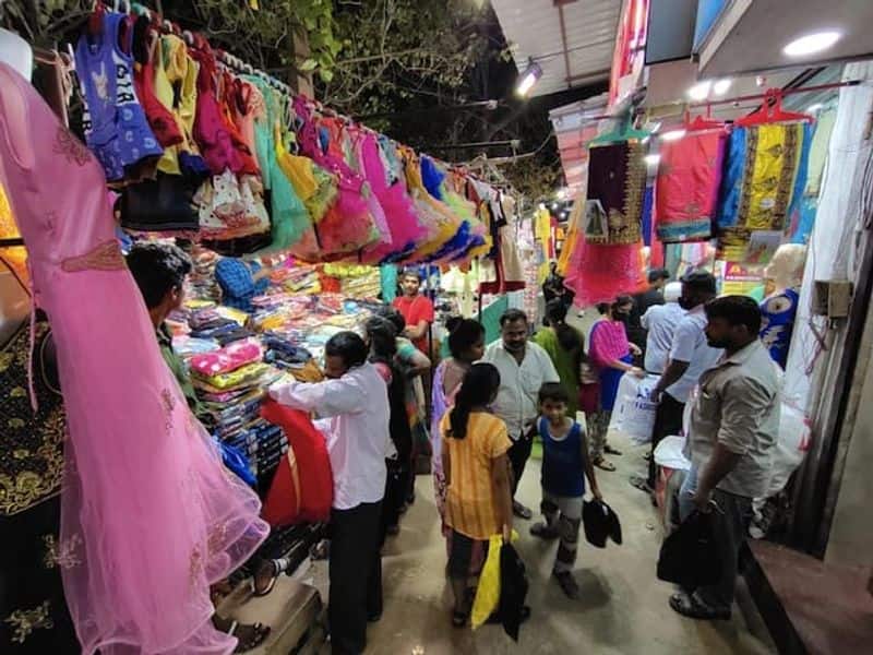 Residents of Chennai  went to owne town .. Crowdless  shop streets.