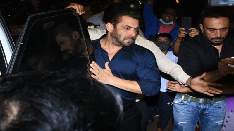 Diwali Bash 2021 ekta kapoor grand deepawali party salman khan and kartik aaryan attend