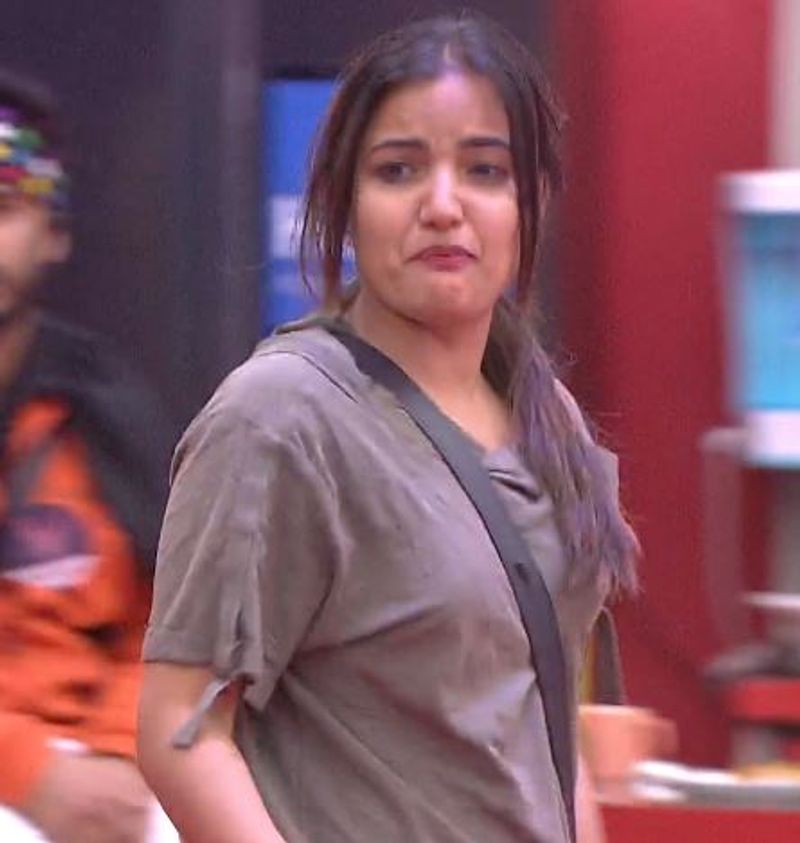 Siri gets emotional over Shanmukh behaviour