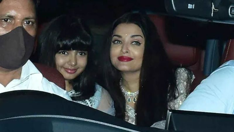 Diwali 2021, Amitabh Bachchan with Aishwarya Rai and abhishek bachchan at Pratiksha bungalow for laxmi puja