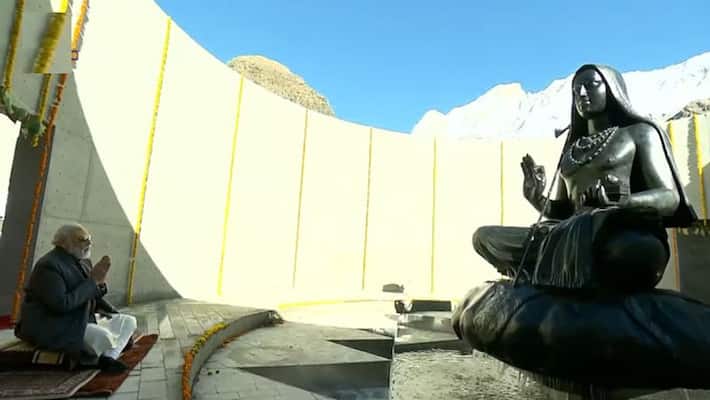 PM Modi offers prayers at Kedarnath temple in Uttarakhand pod PM Modi offers prayers at Kedarnath temple in Uttarakhand pod