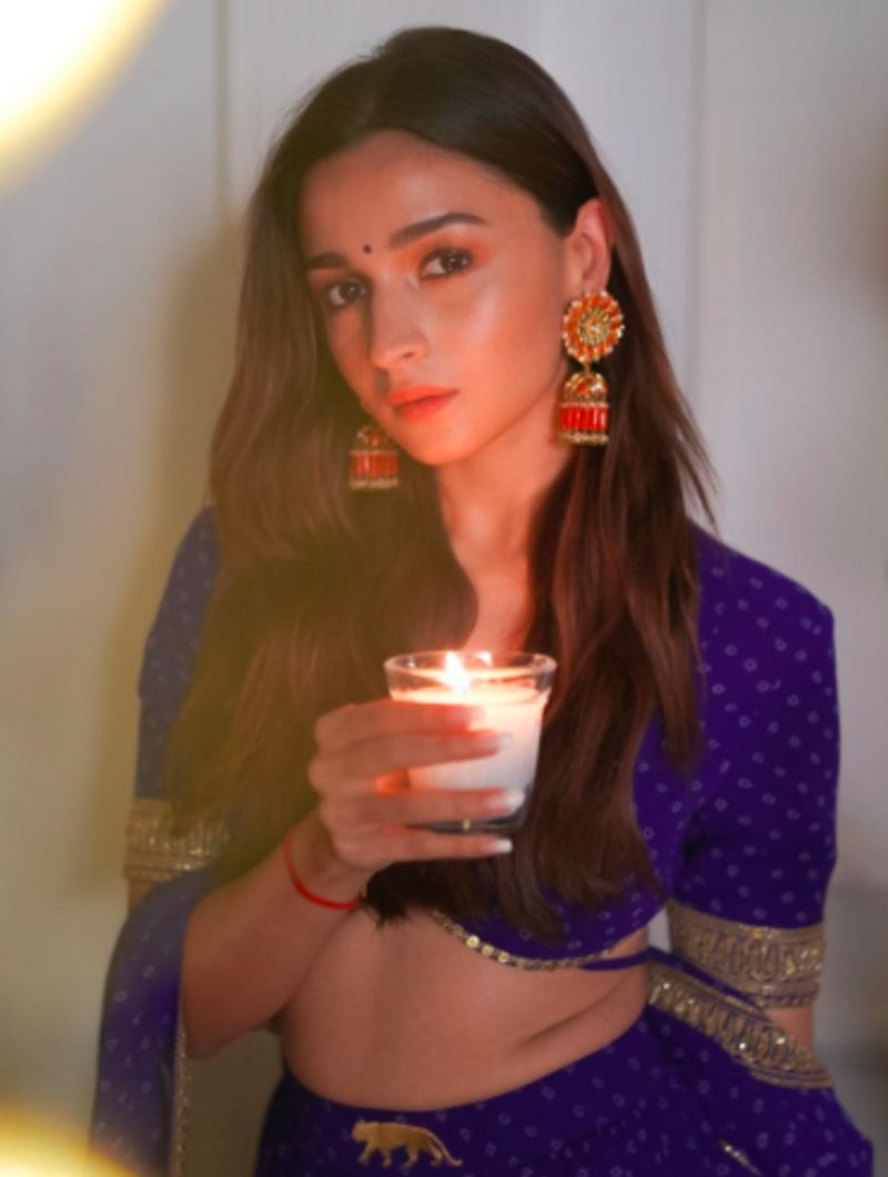 Alia Bhatt wraps her arms around Ranbir Kapoor in Diwali photo dpl