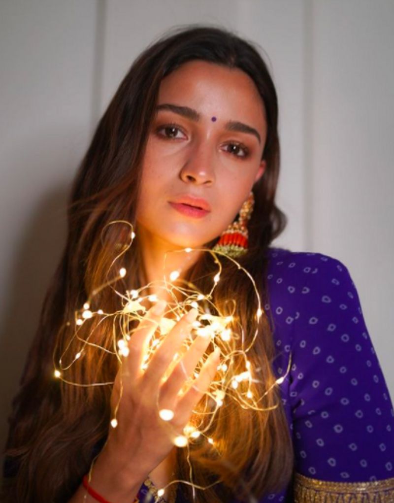 Alia Bhatt wraps her arms around Ranbir Kapoor in Diwali photo dpl