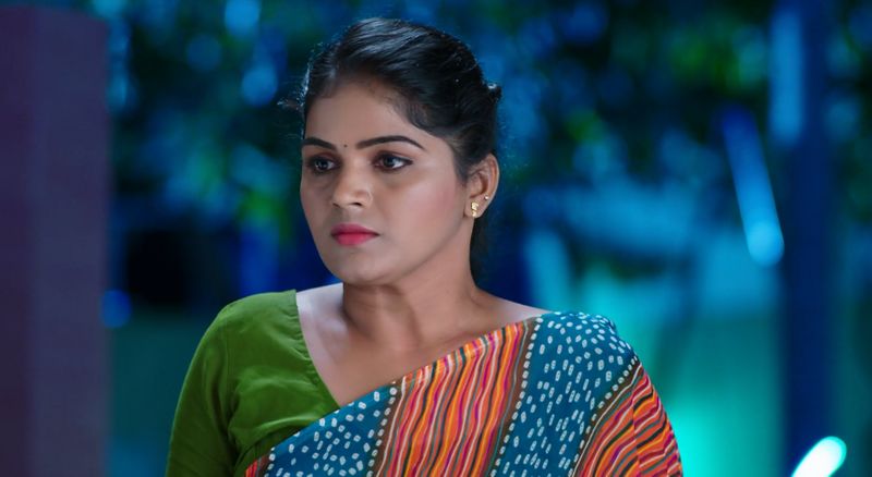 Soundarya lies to Deepa when she confronts in todays Karthika deepam serial episode