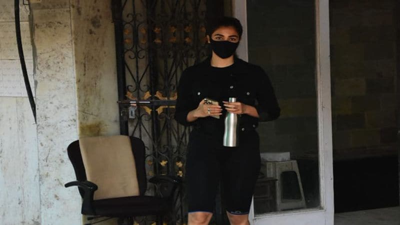 Puja hegde catching up with workout after diwali