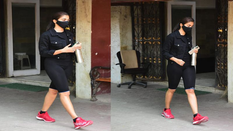 Puja hegde catching up with workout after diwali