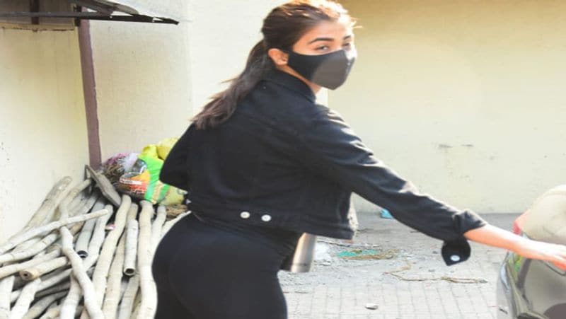 Puja hegde catching up with workout after diwali