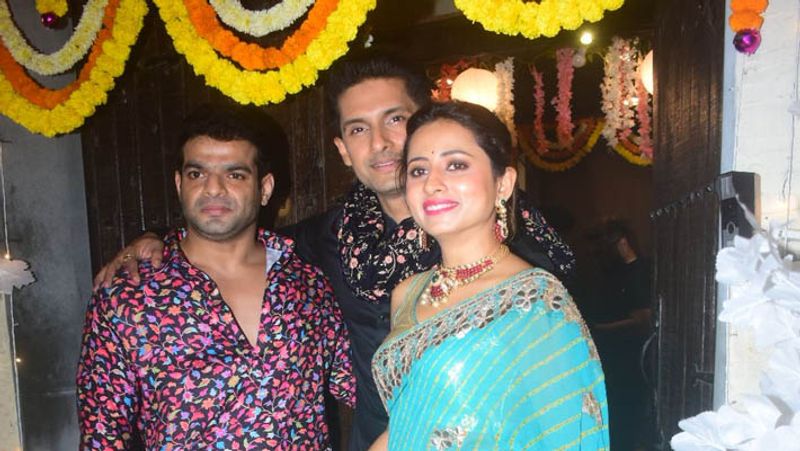 Diwali 2021 Karan patel diwali party, urvashi dholakia ekta kapoor and these celebs enjoy festival celebration