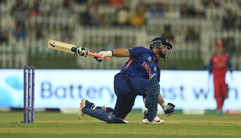 T20 Worldcup 2021: Bollywood heroine Urvashi Rautela crazy post on Rishabh pant single hand sixers