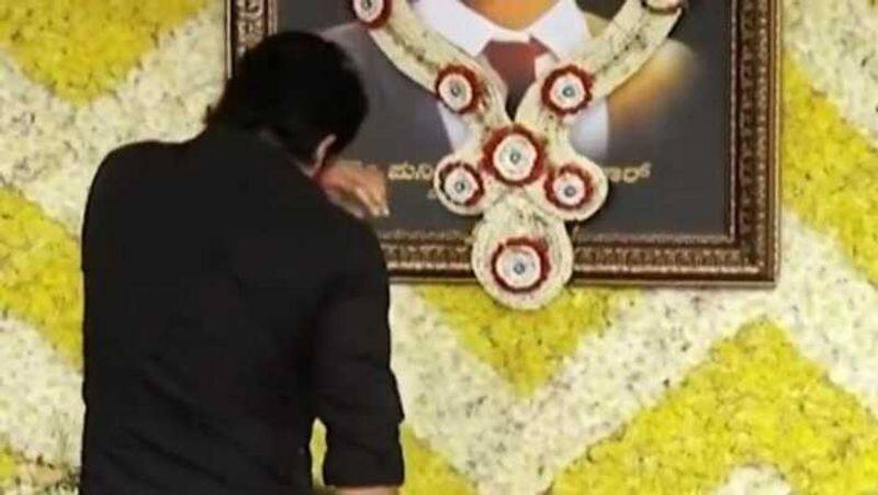 Surya sheds tears at the memorial of St. Rajkumar ....
