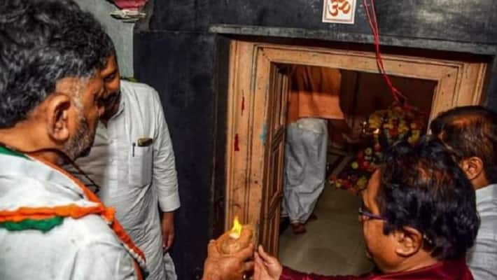 dk shivakumar performs special pooja to srigrama devi Over Congress Won In Hangal By Poll rbj dk shivakumar performs special pooja to srigrama devi Over Congress Won In Hangal By Poll rbj