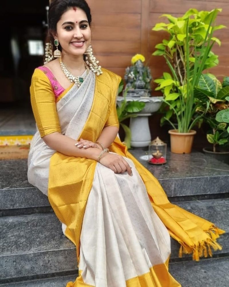 Actress sneha celebrate diwali with family cute photos goes viral