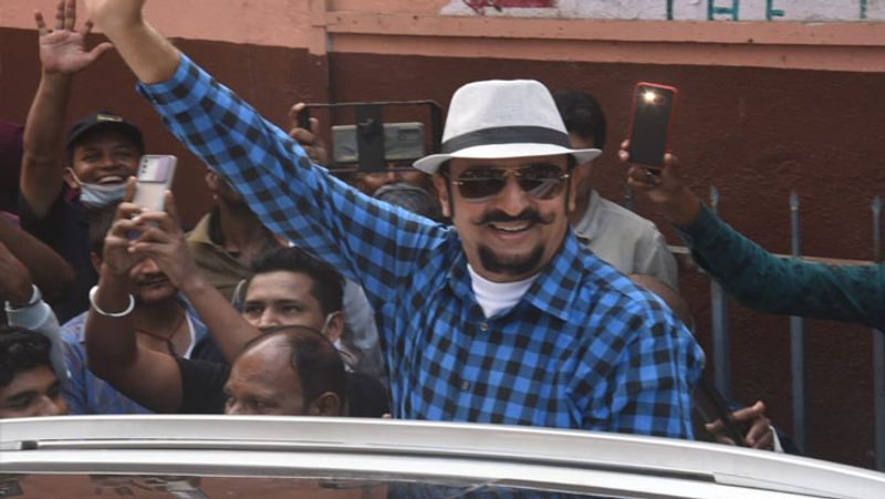 Sooryavanshi Sajid Nadiadwala booked the entire theater to watch rohit shetty akshay kumar Katrina kaif movie