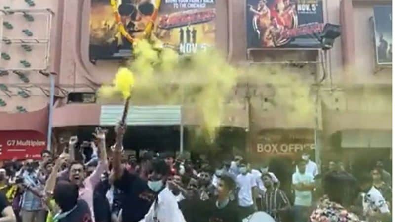 Sooryavanshi Sajid Nadiadwala booked the entire theater to watch rohit shetty akshay kumar Katrina kaif movie