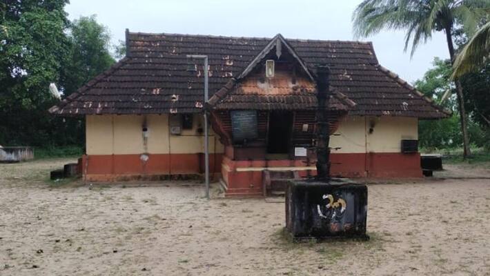 Temple looted in Ambalapuzha Kakkazham Pudukulangara Temple Temple looted in Ambalapuzha Kakkazham Pudukulangara Temple