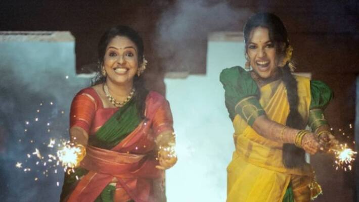 Actress Amrutha Nair with super pictures with her mother Actress Amrutha Nair with super pictures with her mother