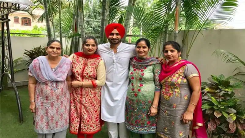 T20 World Cup 2021: Bhai Dooj, diwali, virat kohli to ms dhoni meet 10 cricketers sister