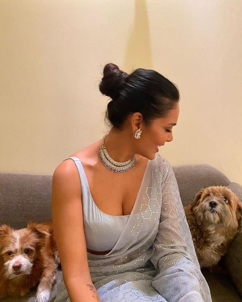 Esha Gupta photo shoot with her cute pet