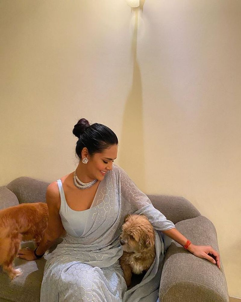 Esha Gupta photo shoot with her cute pet