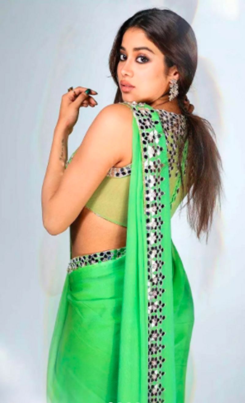 Diwali 2021 Janhvi Kapoor flaunts her style in Green saree dpl