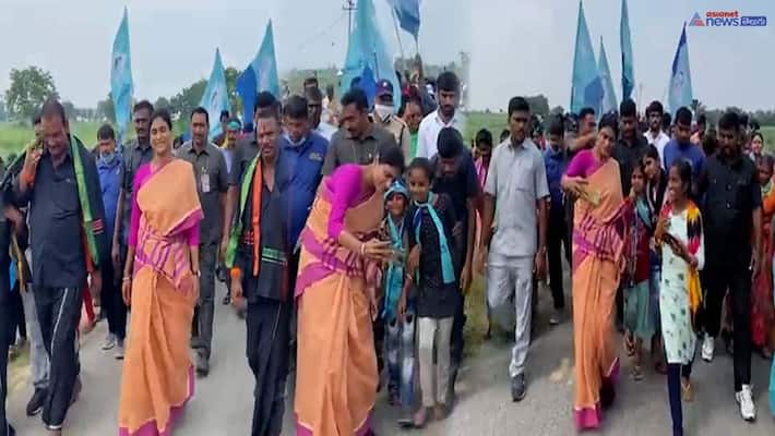 Sharmilakka 18th day Prajaprasthanam Padayatra Sharmilakka 18th day Prajaprasthanam Padayatra