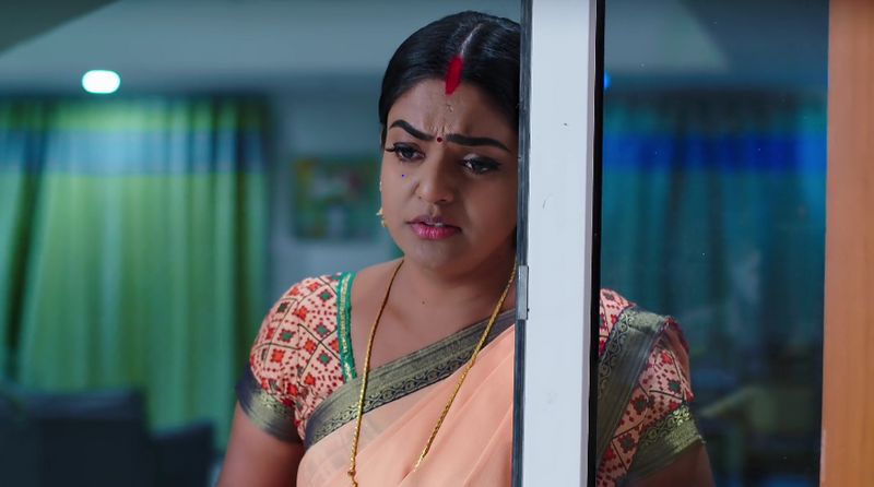 Deepa feels unwanted after overhearing Soundaryas words in todays Karthika deepam serial episode