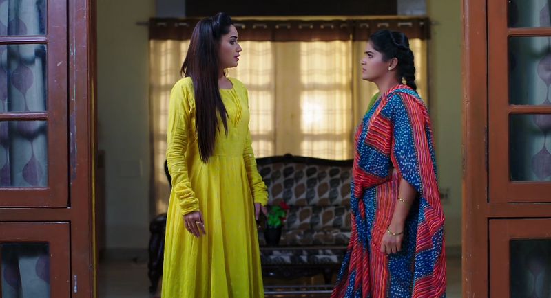 Deepa feels unwanted after overhearing Soundaryas words in todays Karthika deepam serial episode