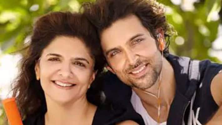 Diwali 2021 viral video of Hrithik Roshan dancing with mother Pinkie Roshan at Diwali party KPJ Diwali 2021 viral video of Hrithik Roshan dancing with mother Pinkie Roshan at Diwali party KPJ