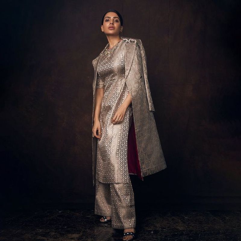 Samantha latest photos in serious look