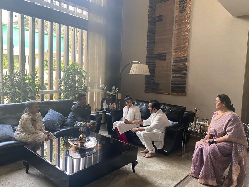 Kannada actress Priyamani visits Puneeth Rajkumar Shivarajkumar house vcs
