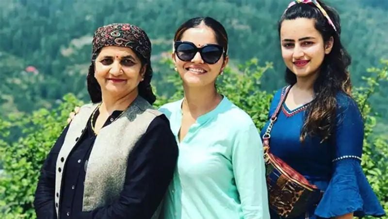 Rubina Dilaik TV actress sister Jyotika engaged to boyfriend entertainment news kpg