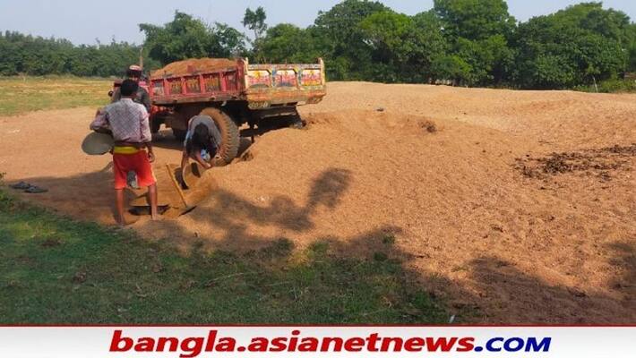 Illegal trade of sand is going on by occupying field, alleged in Birbhum bsm Illegal trade of sand is going on by occupying field, alleged in Birbhum bsm