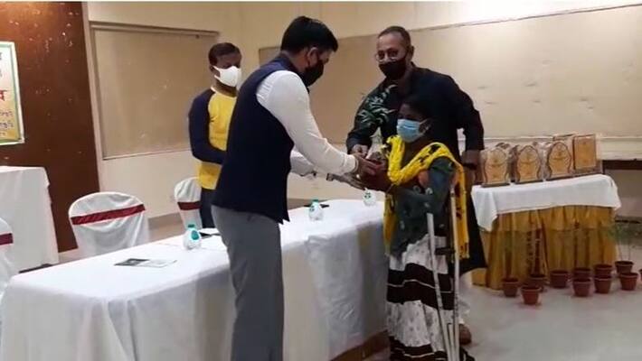 Siliguri police commissioner takes Bhai Phonta from physically challenged sisters bmm Siliguri police commissioner takes Bhai Phonta from physically challenged sisters bmm